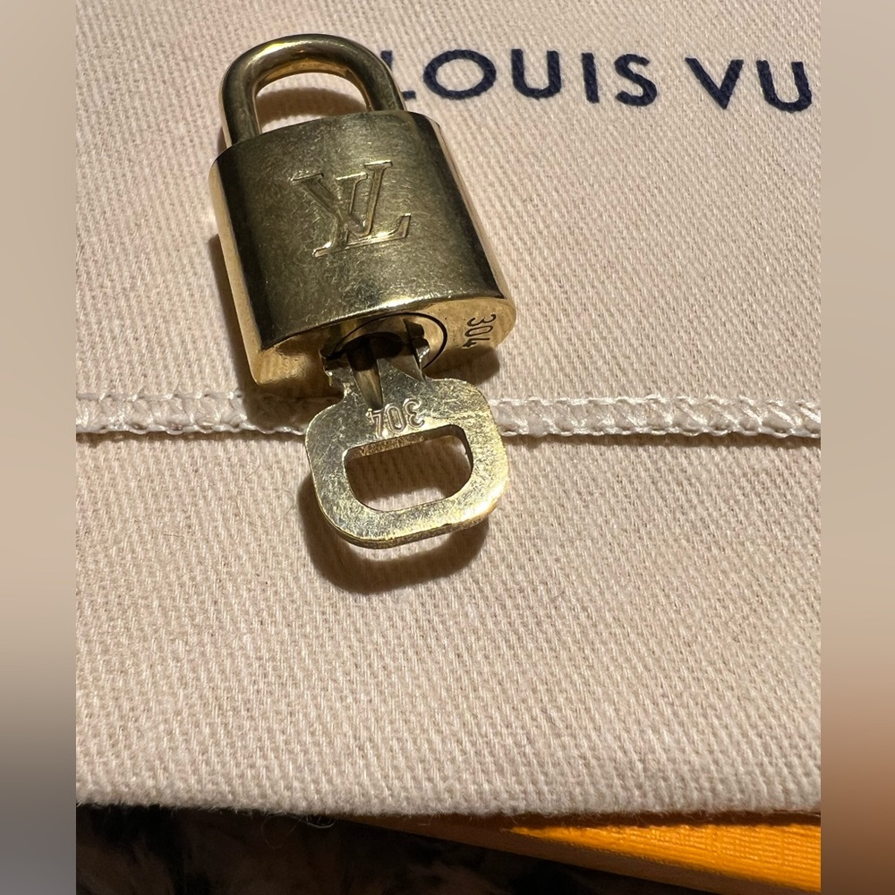 Louis Vuitton 🔐 #304 - Picture 2 of 5